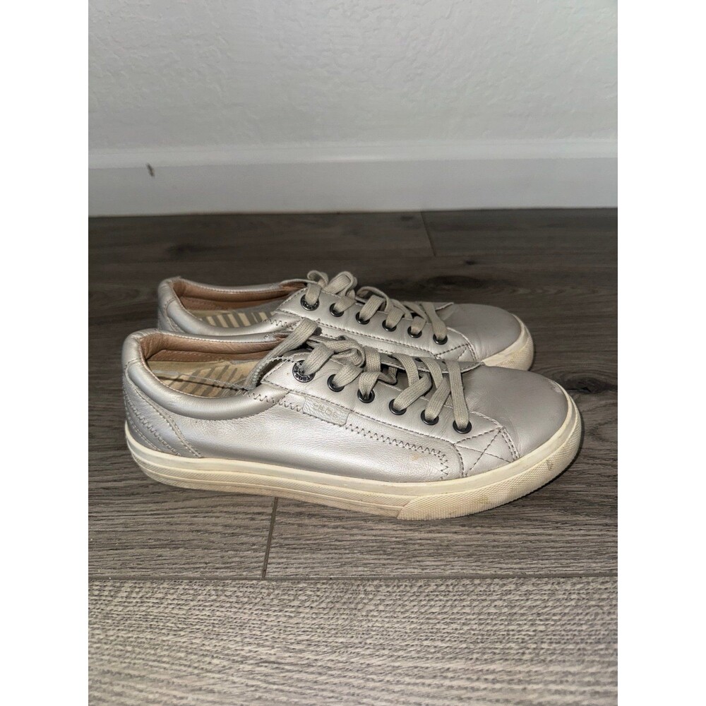 Taos Plim Soul Lux Sneakers Womens Size 8.5 Silver Leather Lace Up Comfort Shoes